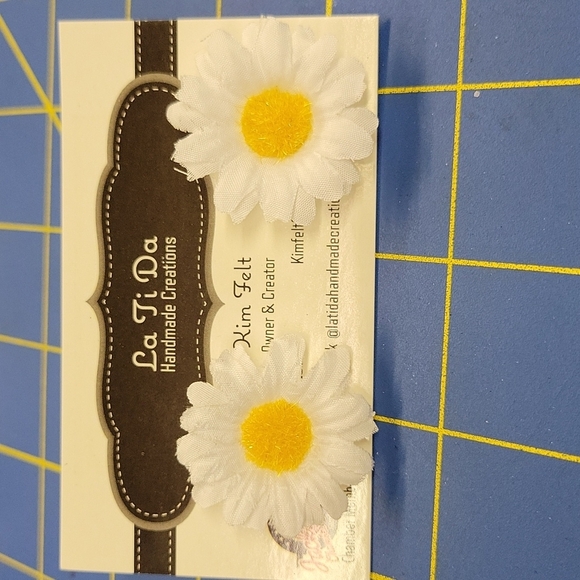 La Ti Da Handmade Creations Jewelry - Daisy Flower Earrings